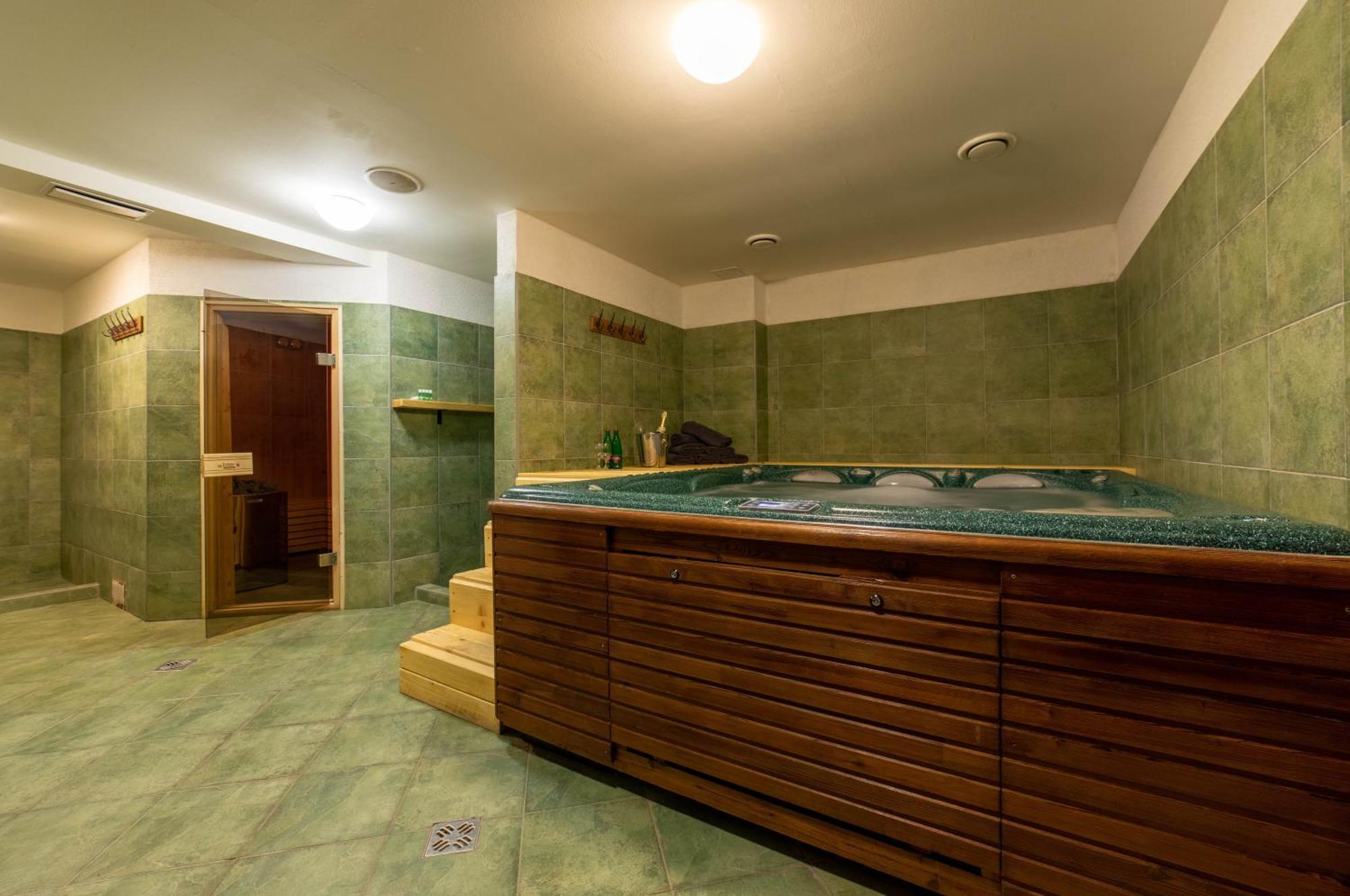 Hotel Liptov Holiday *** Liptovský Trnovec Eksteriør bilde